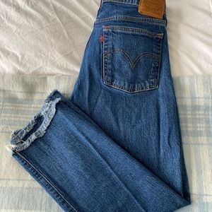 Levi wedgie straight crop. Excellent condition!